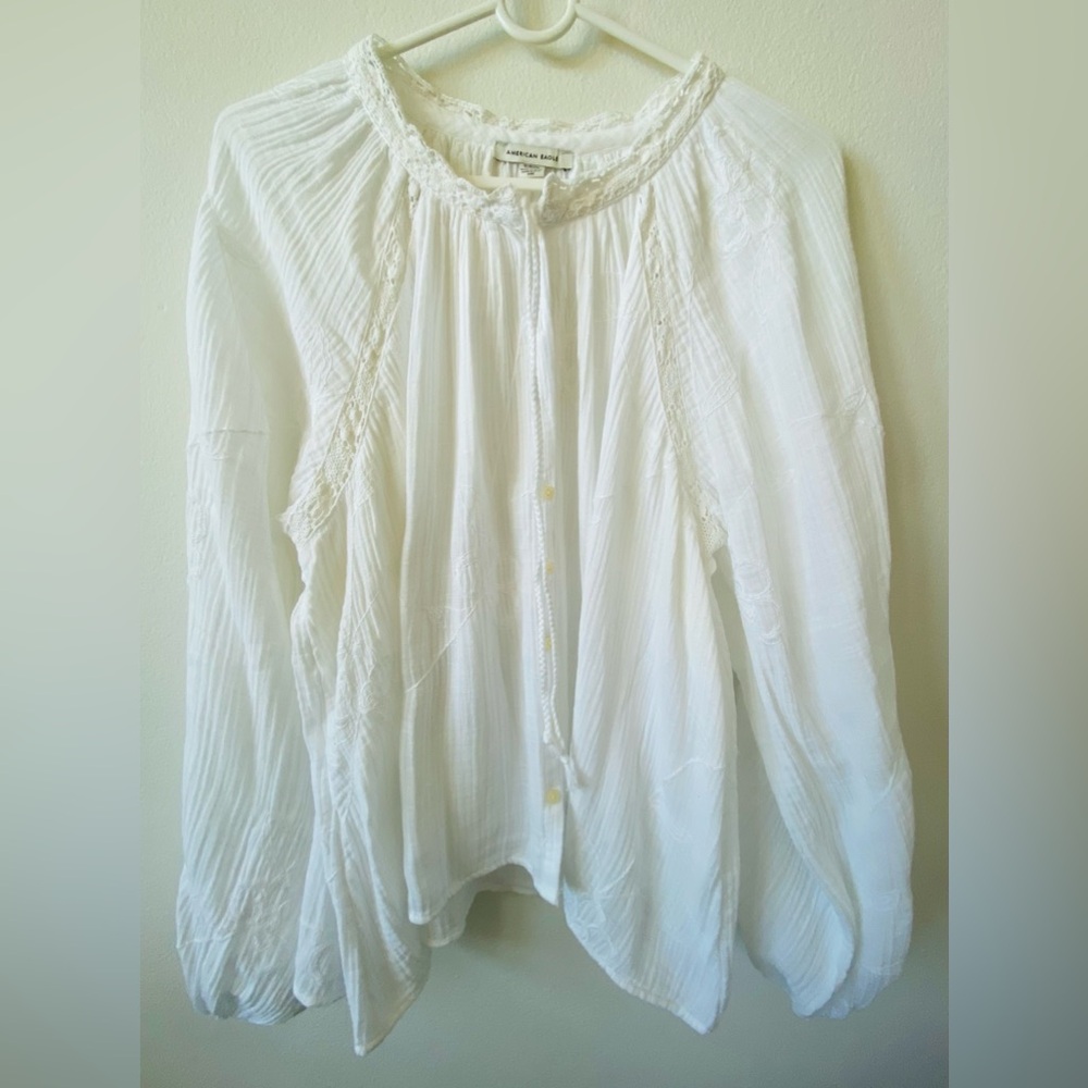 American Eagle EUC white embroidered cotton blouse S